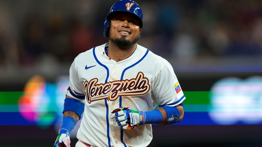 Luis Arraez completely glitches out during WBC semifinal at-bat