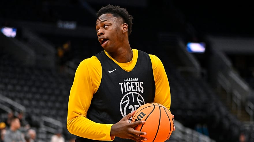 Top college basketball player goes back on his Kentucky commitment after 1 week