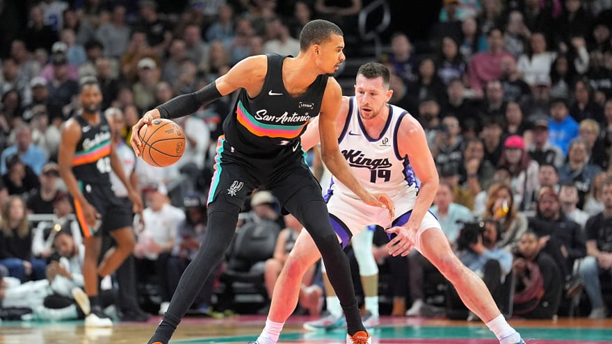 NBA Notes: Wembanyama eyes dunk contest, Jordan flashes back, Middleton steadies Mavs