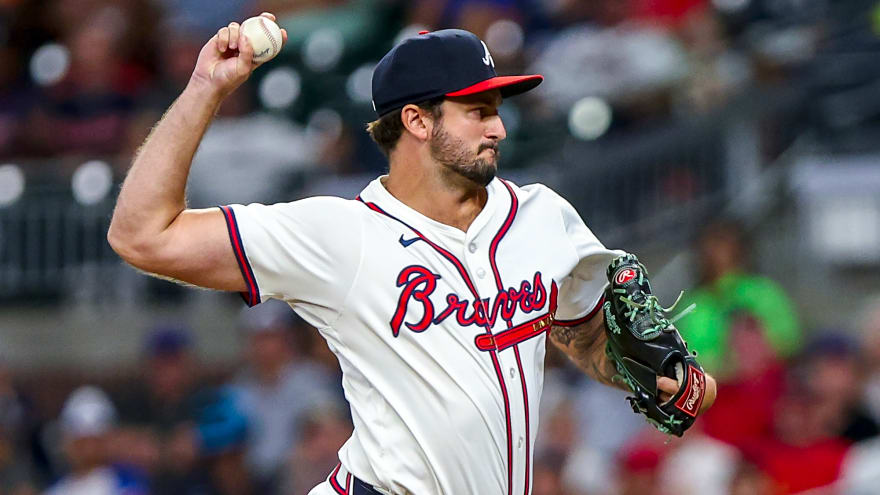 Atlanta Braves outright two players