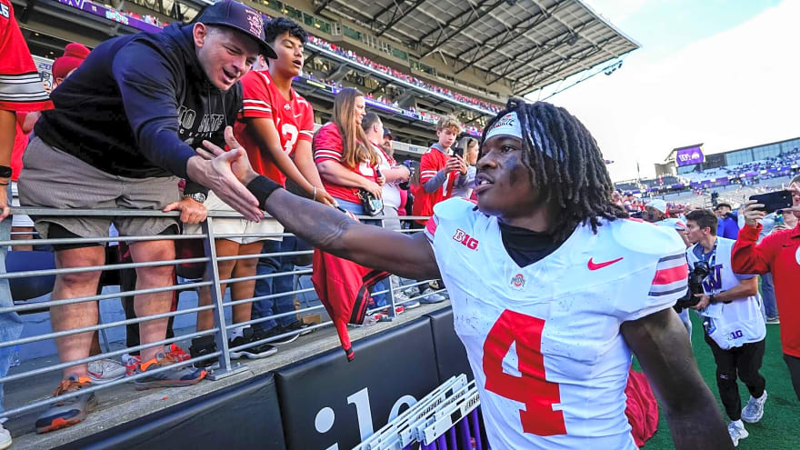 College football star earns LeBron James comparison from head coach