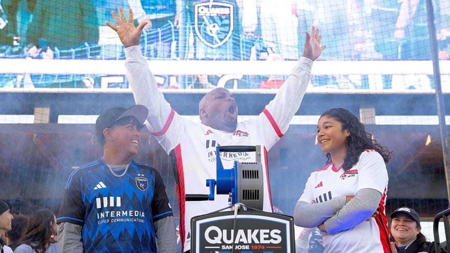 Daniel Cormier-trained former UFC fighter suffers same fate as Tom Aspinall after gruesome eye poke