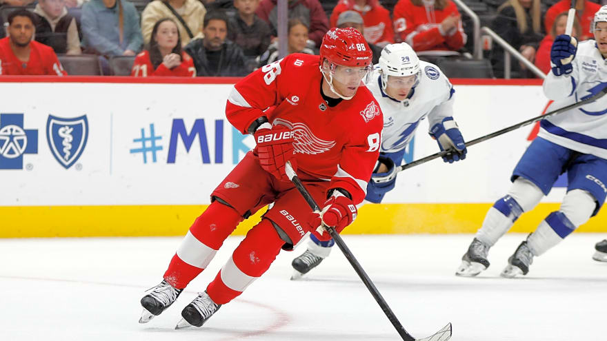 Patrick Kane Out for Red Wings Road Trip, Injury Could Be Worse Than Expected