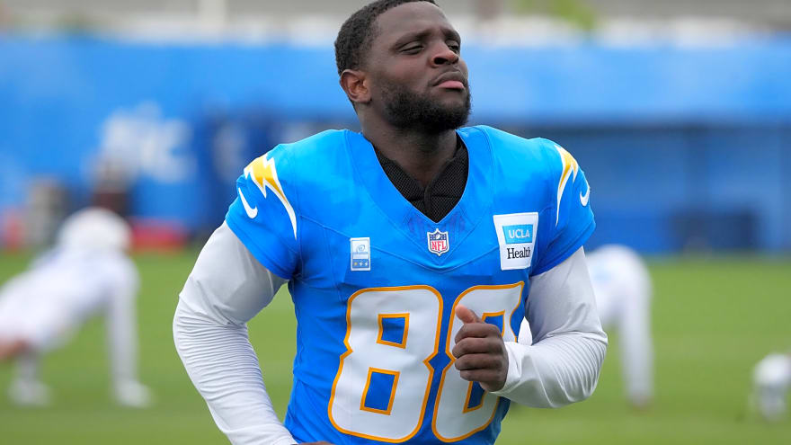 What we should (and shouldn’t) assume about the Miami Dolphins signing wide receiver Jalen Reagor
