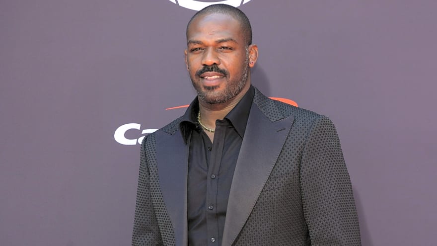 Jon Jones’ former UFC rival ‘begged’ referee to not let GOAT poke him in the eyes mid-fight