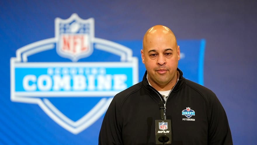 Steelers Insider Hints Big Problem Coming For Offensive Line