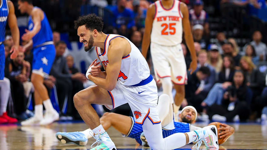 Knicks’ Landry Shamet leaves game with shoulder injury