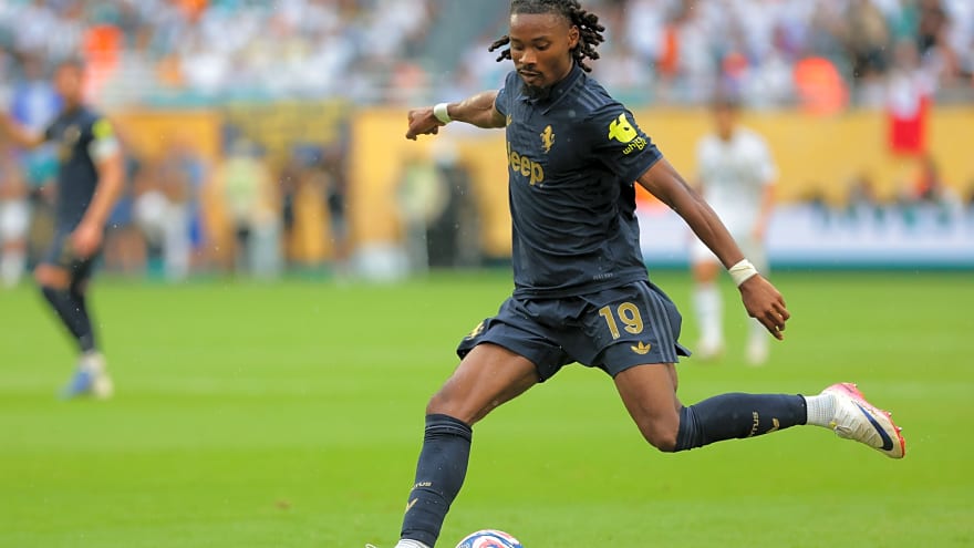 Liverpool and Man United zero in on 24-year-old rising midfield star