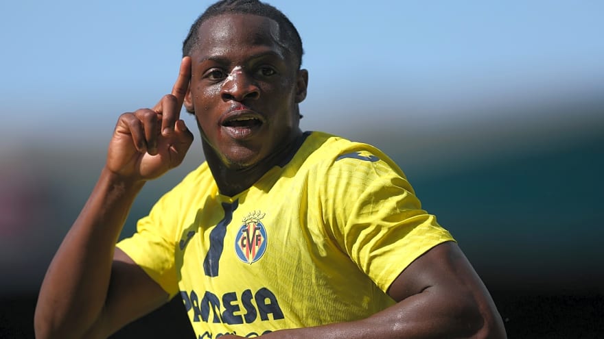 Report: Man United want £35m Arsenal target as Zirkzee replacement if he moves on