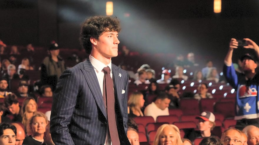 Blackhawks prospect Mason West leads high school to football state championship as quarterback