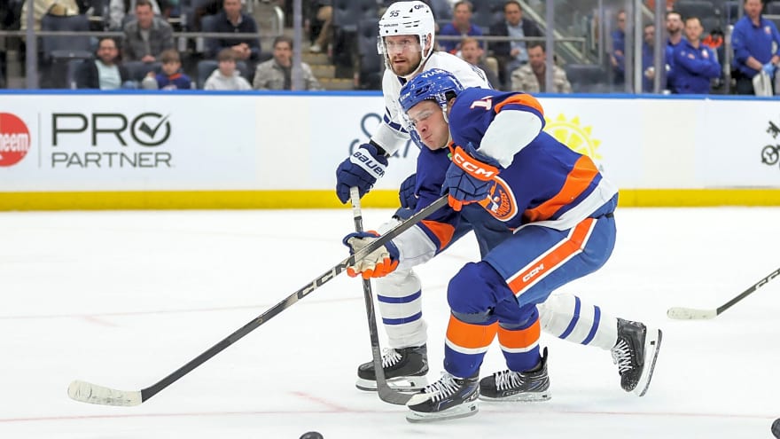 Instant Reaction: Maple Leafs feed Akhtyamov to the wolves in first NHL start, lose 5-3 to Islanders