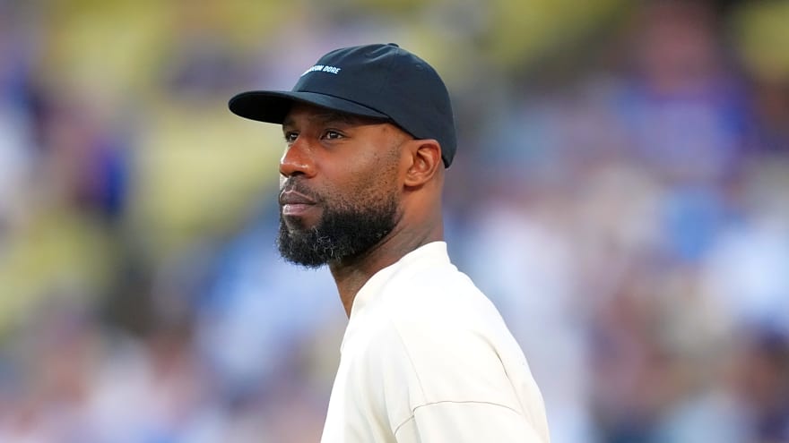 Cubs World Series champion outfielder officially retires