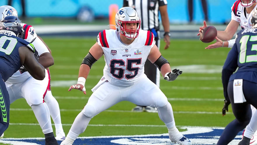 Patriots Trade Veteran Center Garrett Bradbury to Bears