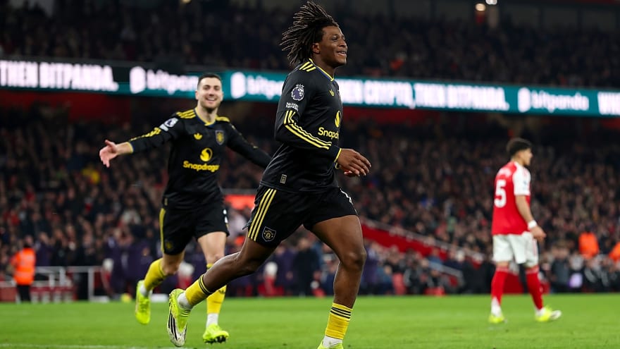 Man United star shining under Carrick ruled out for ten weeks with a hamstring injury