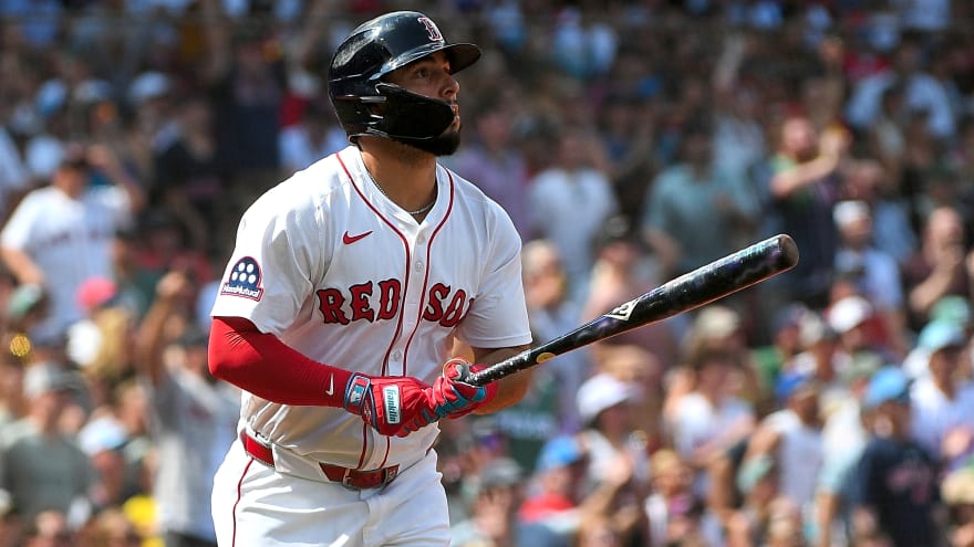 Red Sox player somehow broke his bat on a check swing