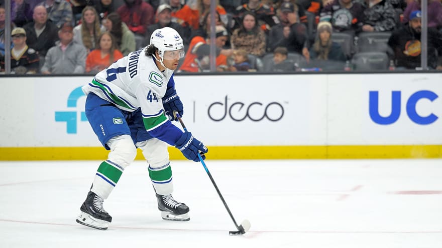 Canucks Pushing to Move Red-Hot UFA Before the Market Turns
