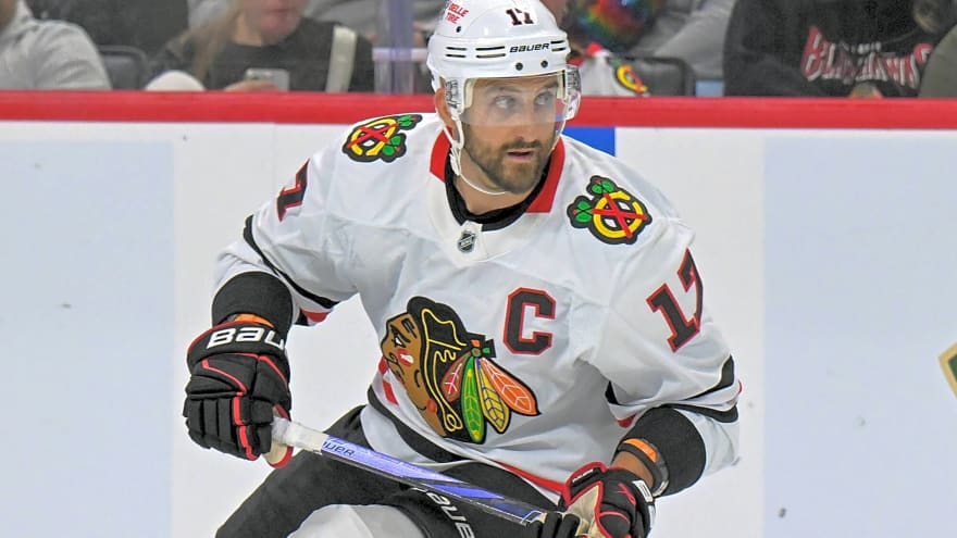 Blackhawks place Nick Foligno on injured reserve