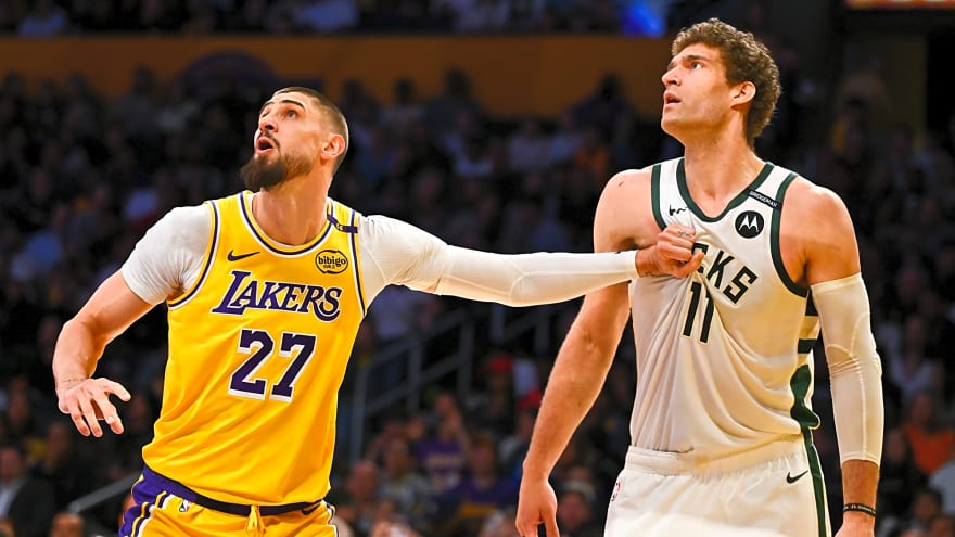 Knicks work out two former Lakers centers