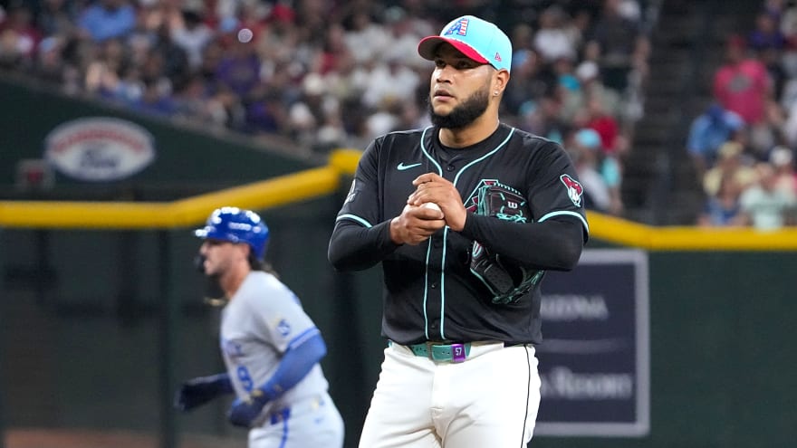 Diamondbacks seek series win against Padres with timely offense
