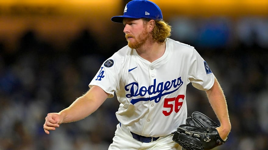 Twins acquire righty reliever from Dodgers