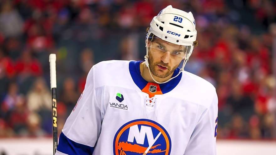 Islanders’ Jonathan Drouin out day-to-day with lower-body injury