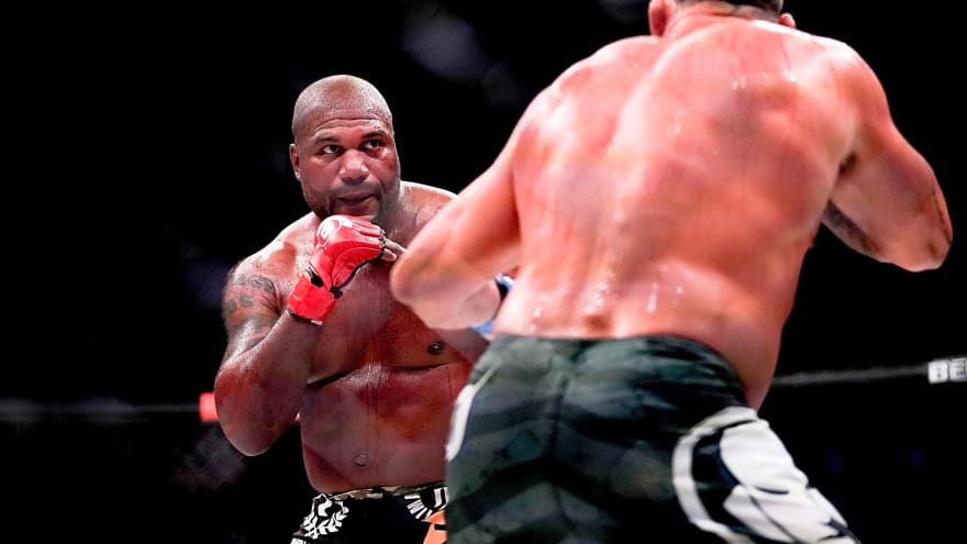 UFC legend vs legend clash ended after 17 brutal knees to the head in Grand Prix final