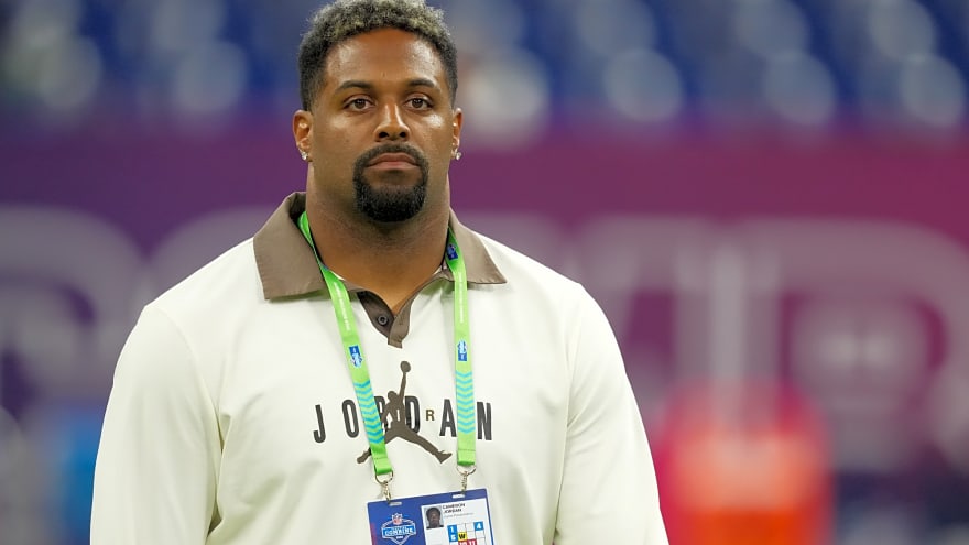 Bears DC Downplays Potential Interest In Free Agent DE Cameron Jordan