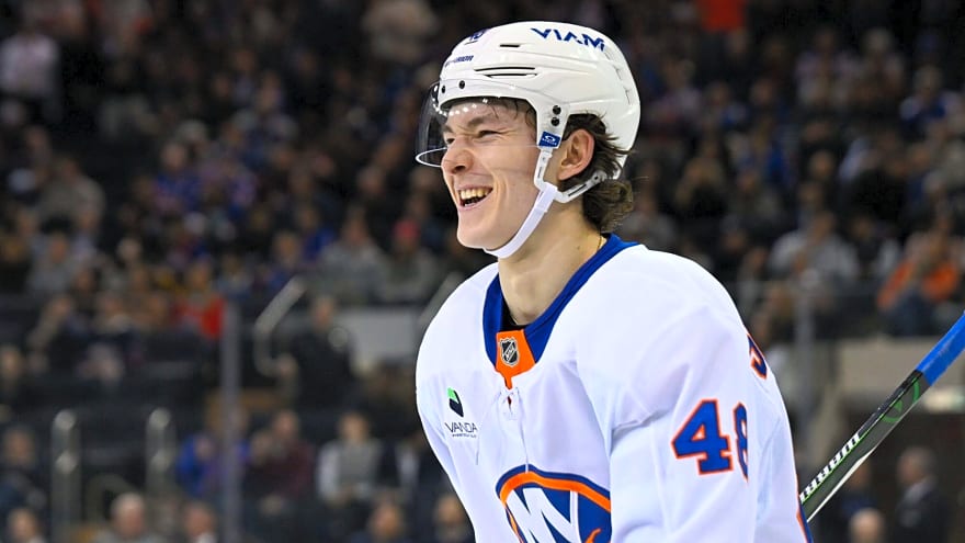 What makes Matthew Schaefer an elite defenseman?