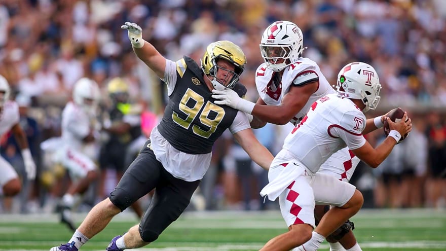 Grading The Trade: Bears speed up their last pick of the 2026 NFL Draft, trading up to select freak athlete on the defensive line