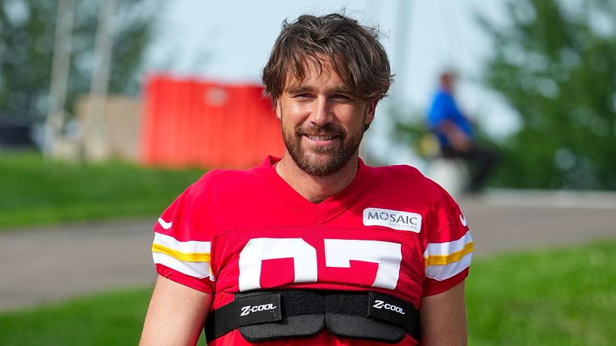 Netflix teases &#39;Happy Gilmore 2&#39; fans with behind-the-scenes look at Chiefs TE Travis Kelce’s viral scene