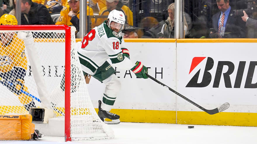 Panthers To Acquire Vinnie Hinostroza From Wild