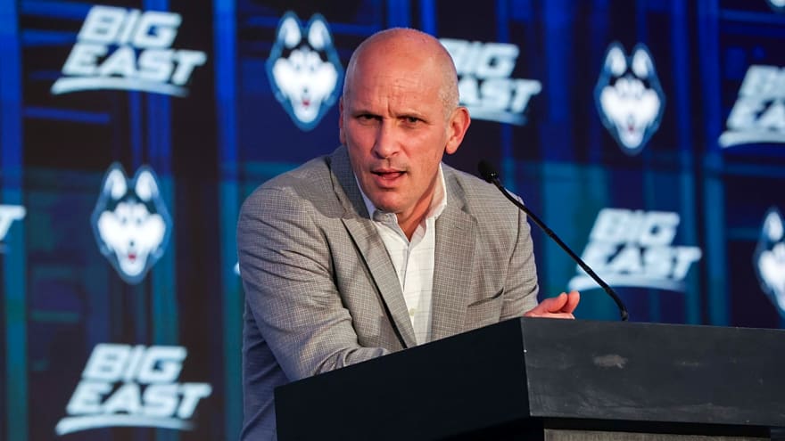 Dan Hurley headbutt scarecrow becomes a viral sensation