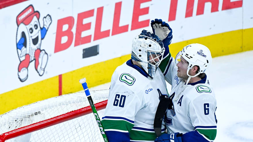 Recap: Canucks defeat Blackhawks 6-3 as Boeser scores twice