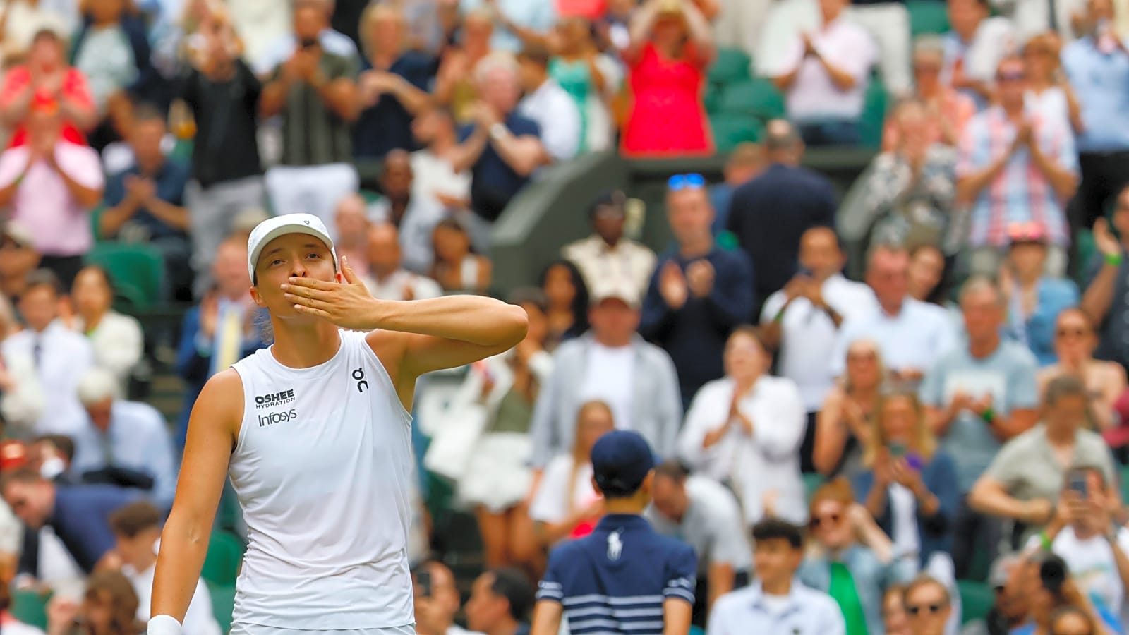 Iga Swiatek Feeling the Love of Grass Again After Reaching the Wimbledon Second Week
