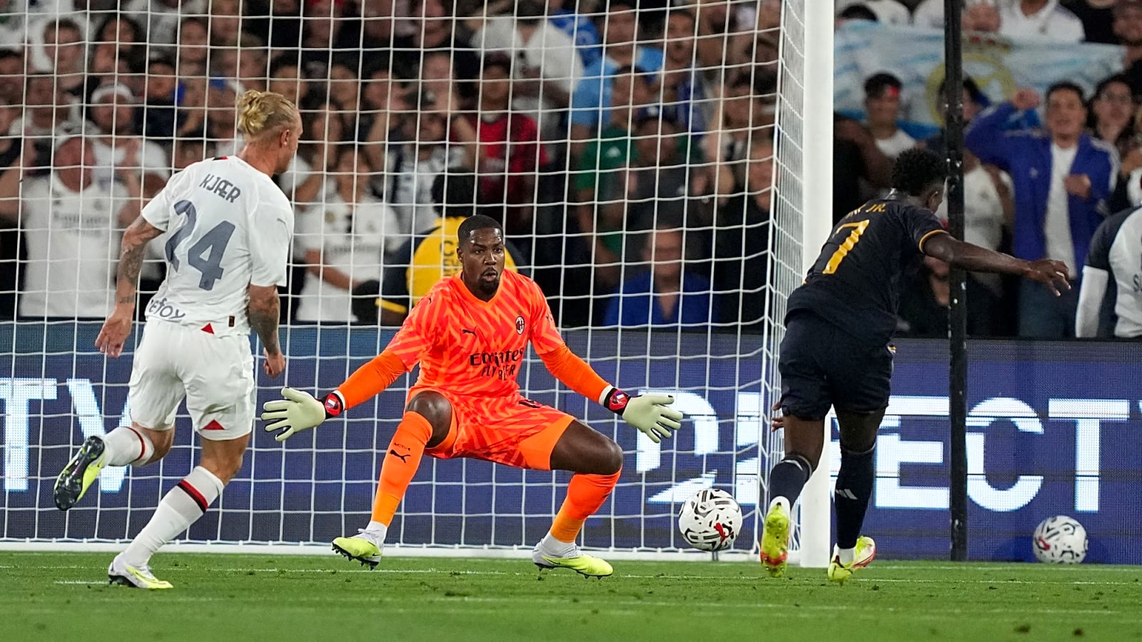 Former Chelsea player 'would be very surprised' if club have ended pursuit of quality player