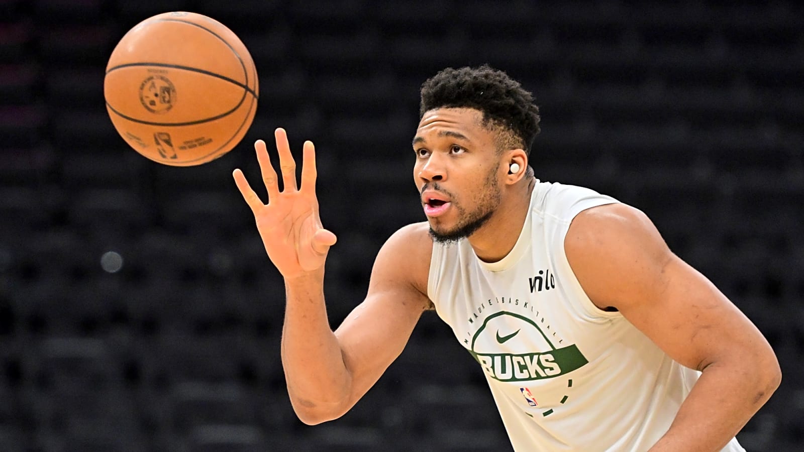 Giannis Antetokounmpo Diagnosed With Knee Hyperextension And Bone Bruise