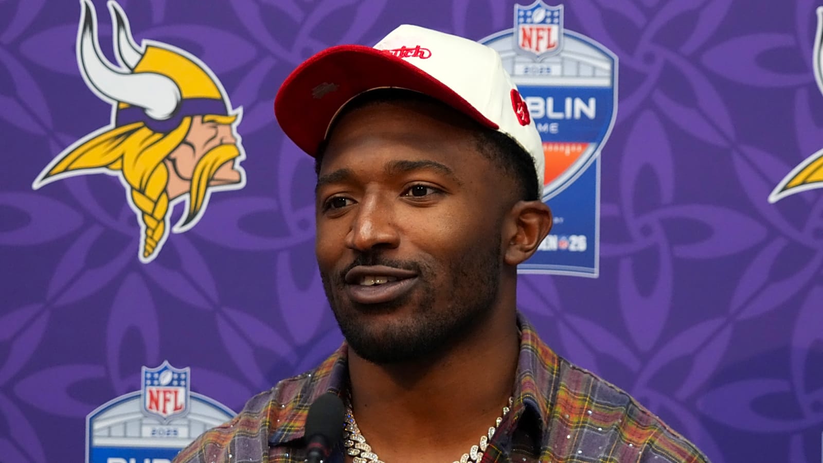 Kevin O’Connell Expects OLB Jonathan Greenard To Remain With Vikings