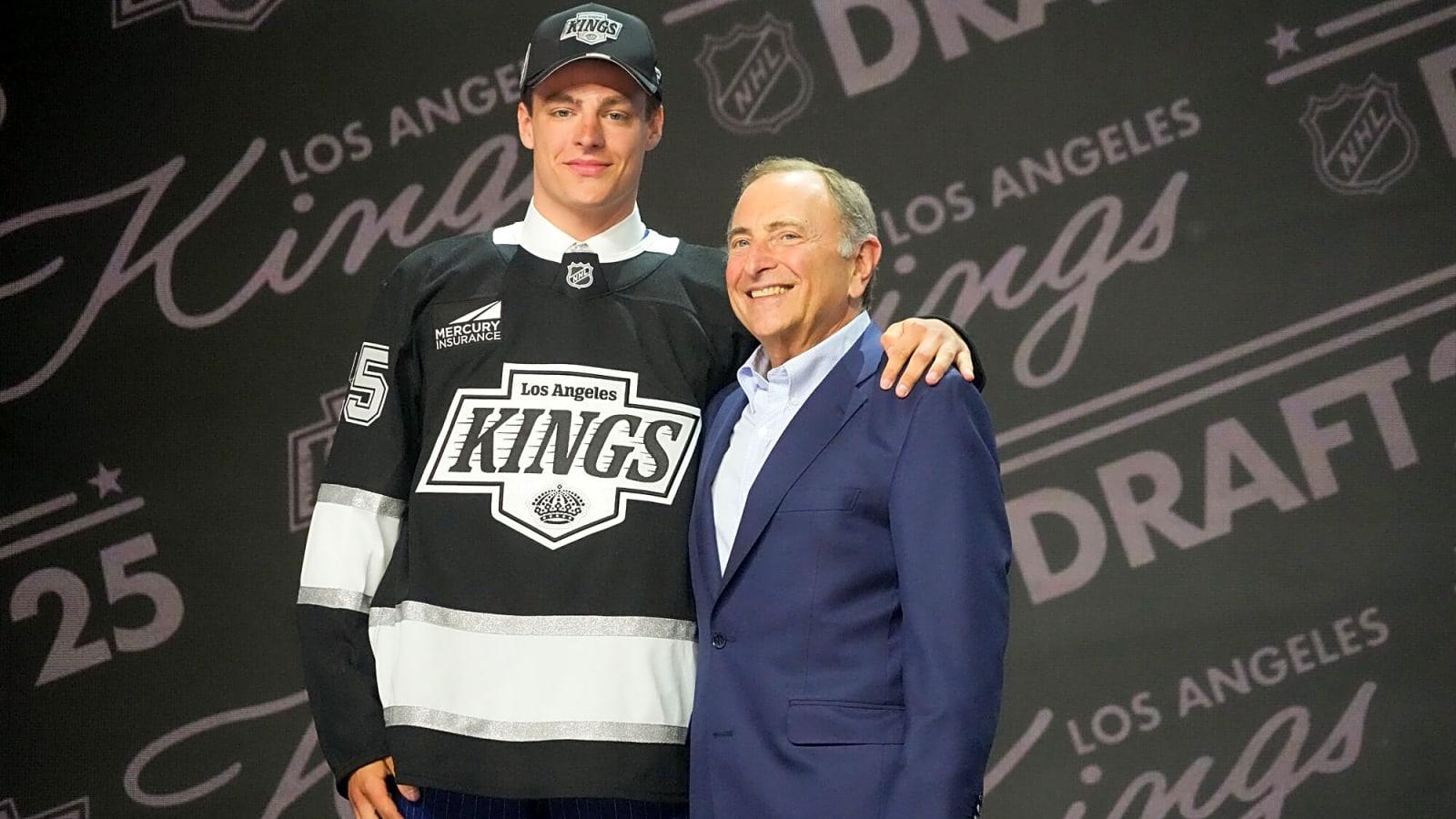 Kings select Henry Brzustewicz No. 31 overall in 2025 NHL Draft