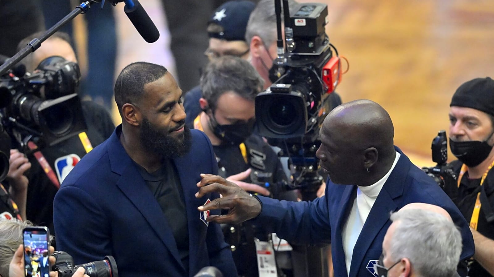 'People Feel Like LeBron Was Chasing Michael' – NBA Insider Speaks on the Los Angeles Lakers Star’s Relationship With the 6-Time Champion