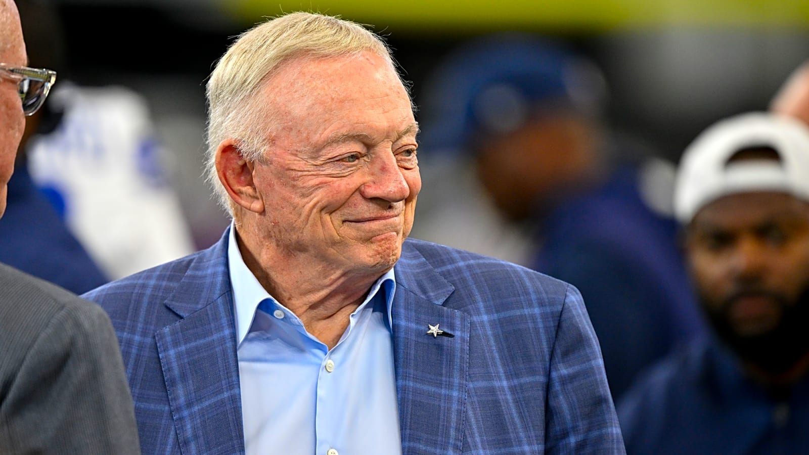 Jerry Jones accuses Micah Parsons' agent of ruining negotiations