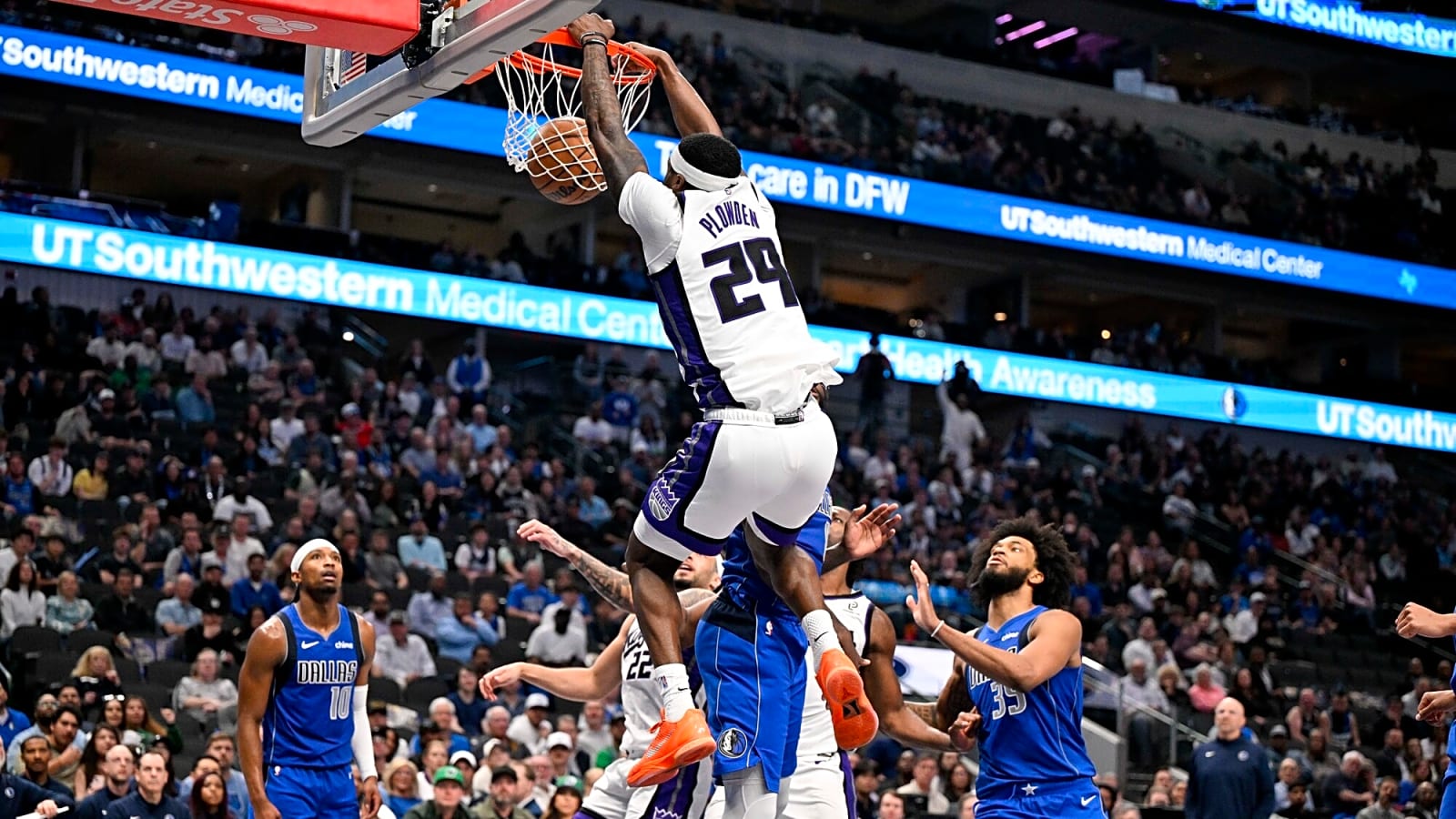 Dallas Mavericks Lose To Sacramento Kings 130-121