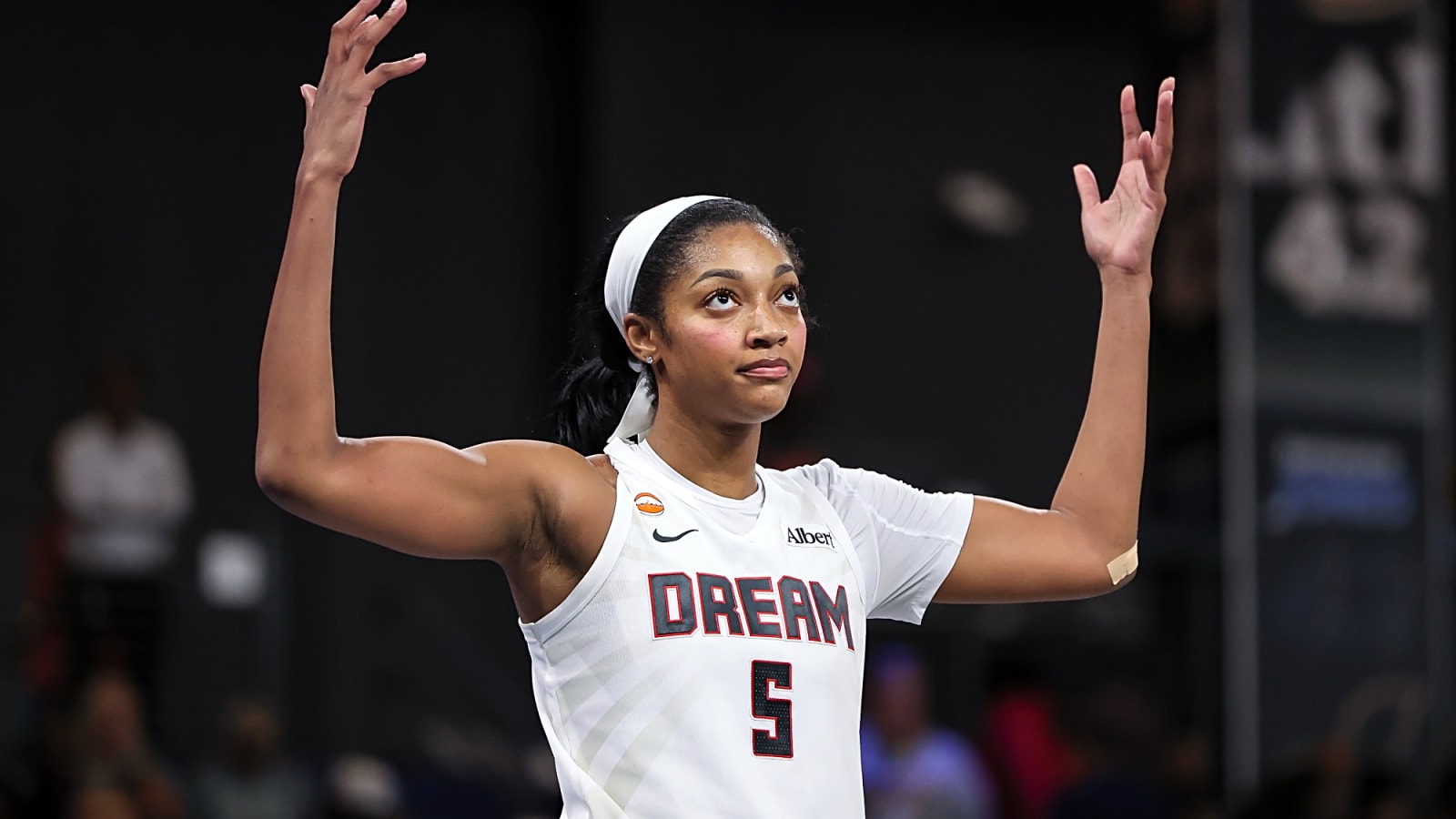 Angel Reese gets heated with opponent after flagrant foul