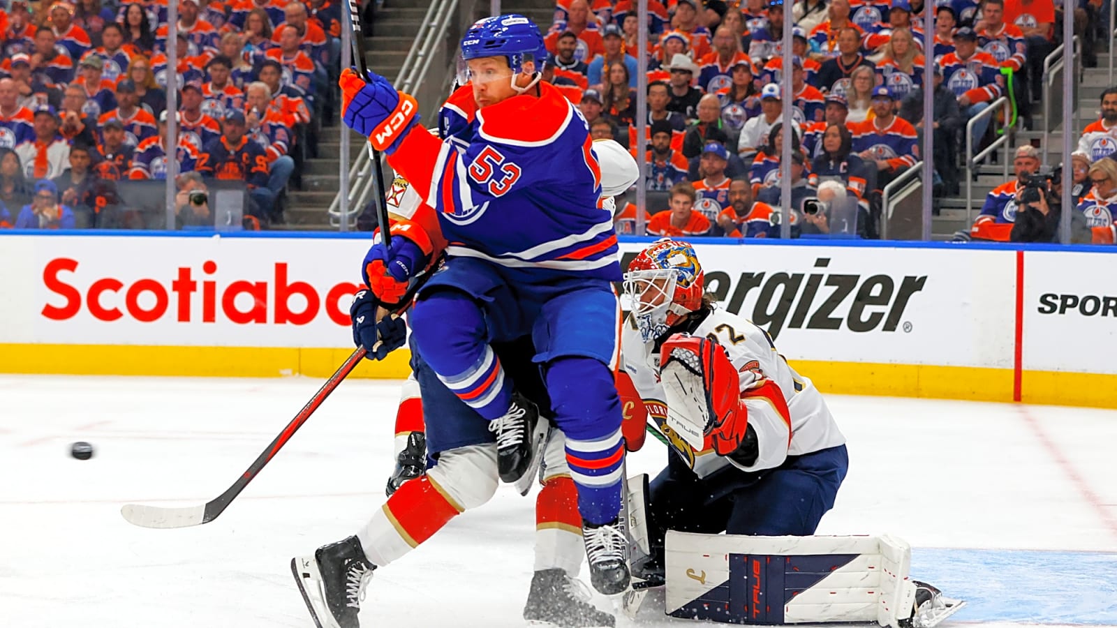 Jeff Skinner Leaves Edmonton Oilers and Signs With Division Rival