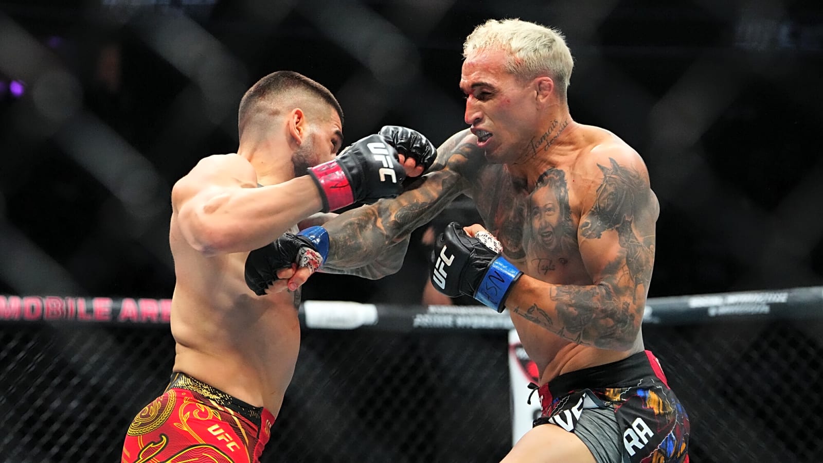 Charles Oliveira names four Brazilian football legends who inspired his UFC career