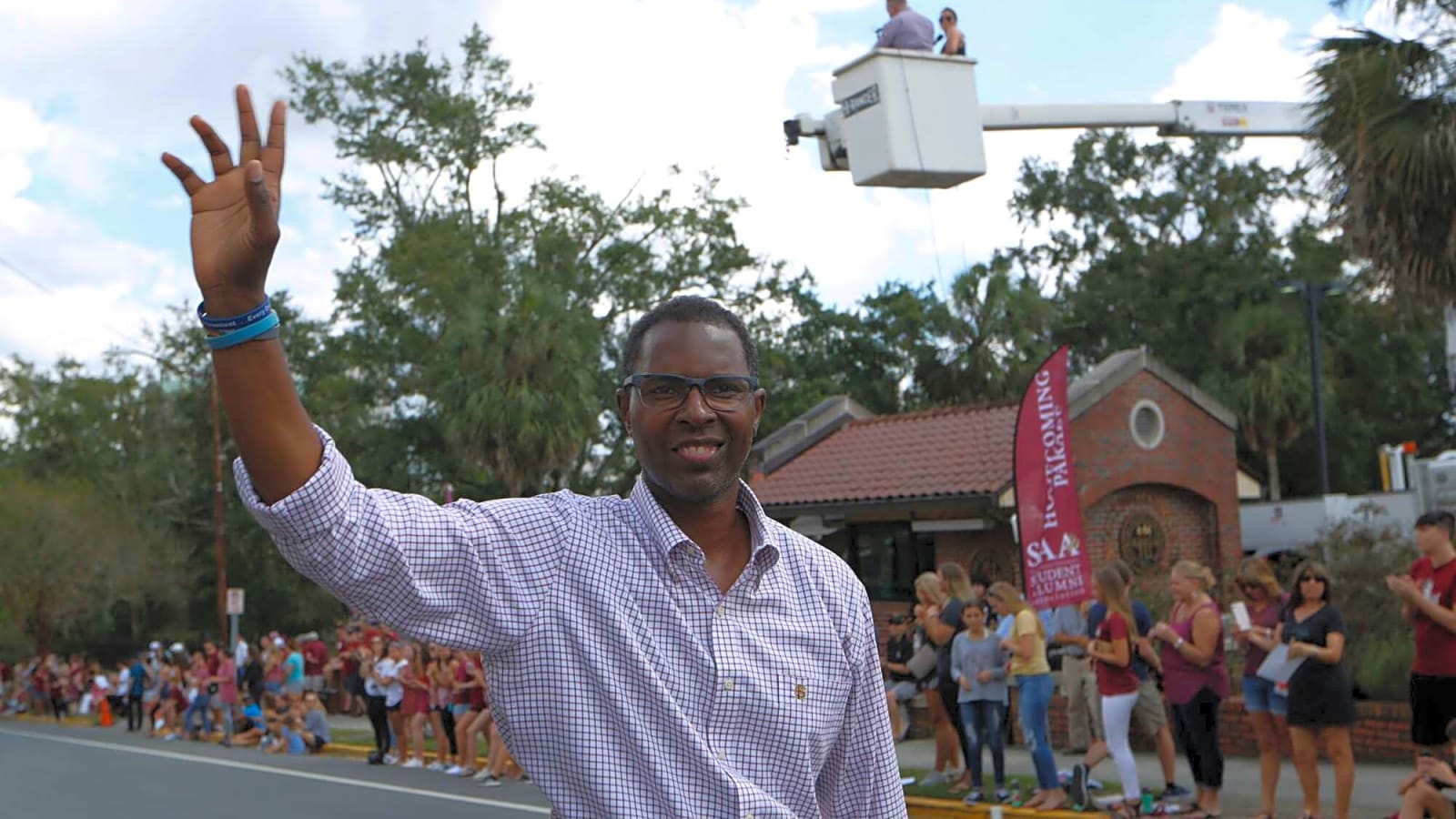 Former Heisman Trophy winner to become college basketball coach