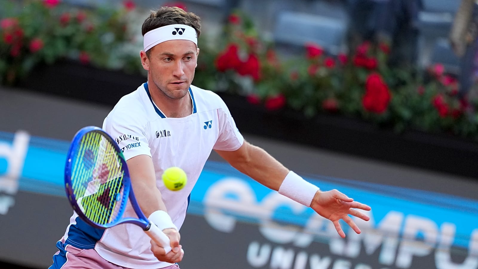 Watch: Casper Ruud pulls off outrageous between-the-legs shot in Rome thriller