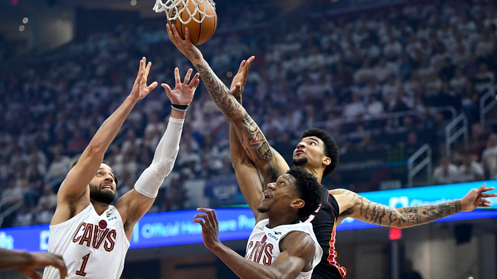 Cavs vs. Heat: Game 2 Halftime Dribbles