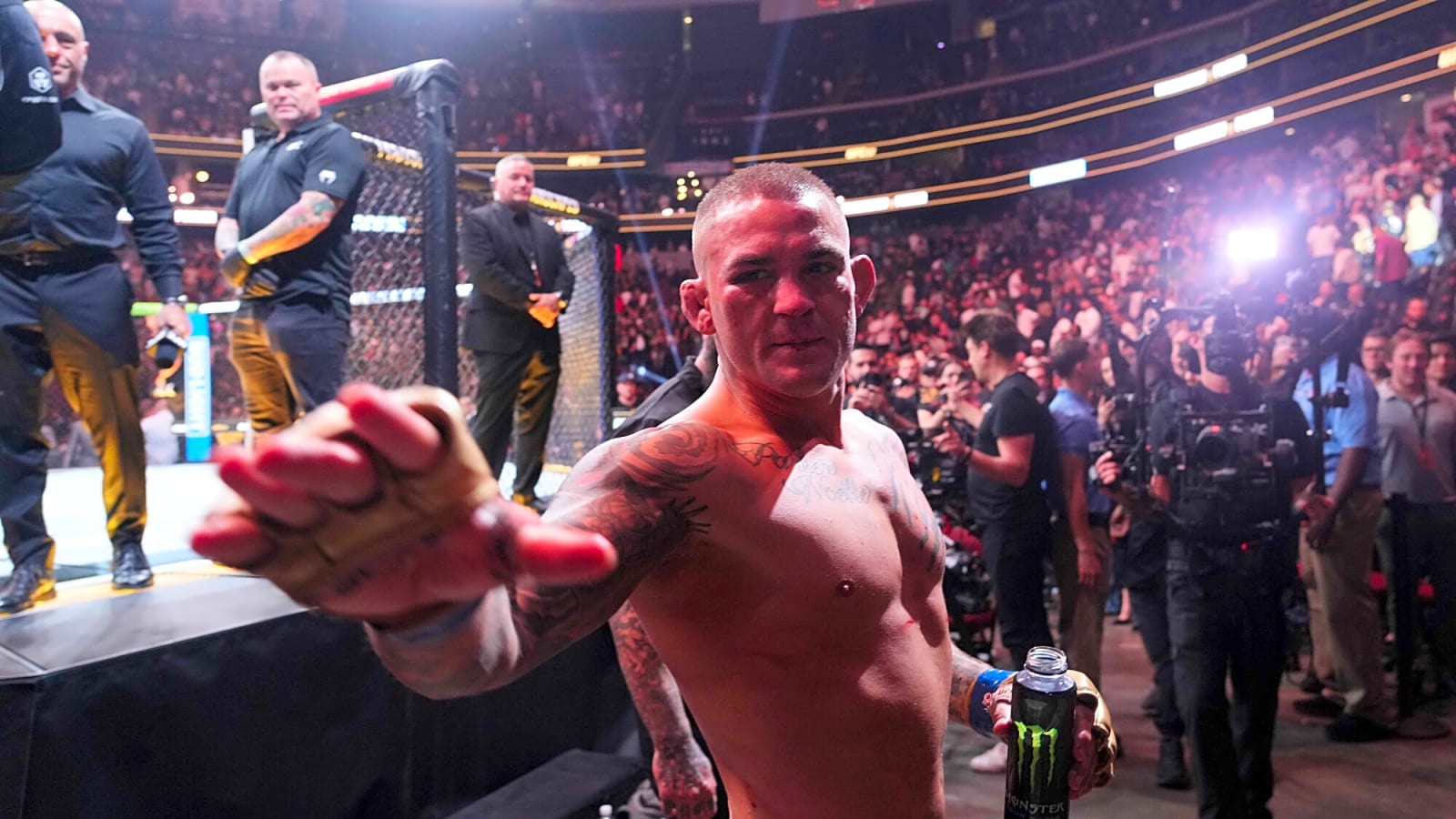 Dustin Poirier back in the gym and looking sharp