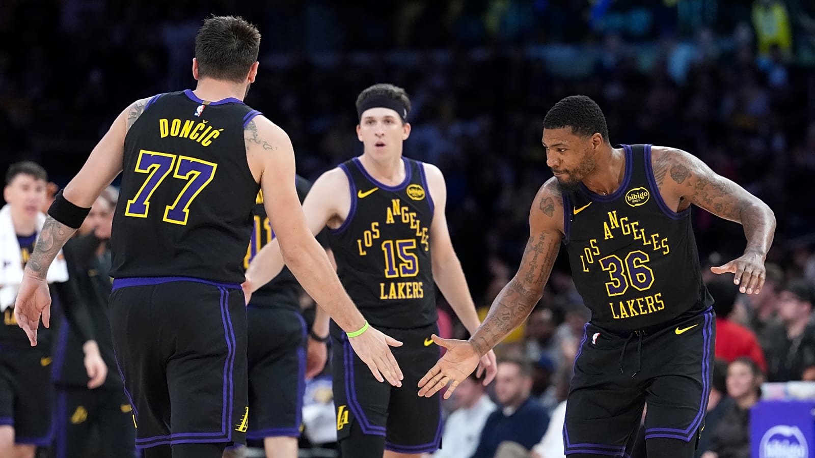 Lakers earn sloppy win over Pelicans