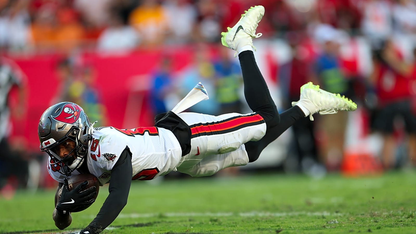 Bucs Vets Still Mentoring Rookie WRs From Afar